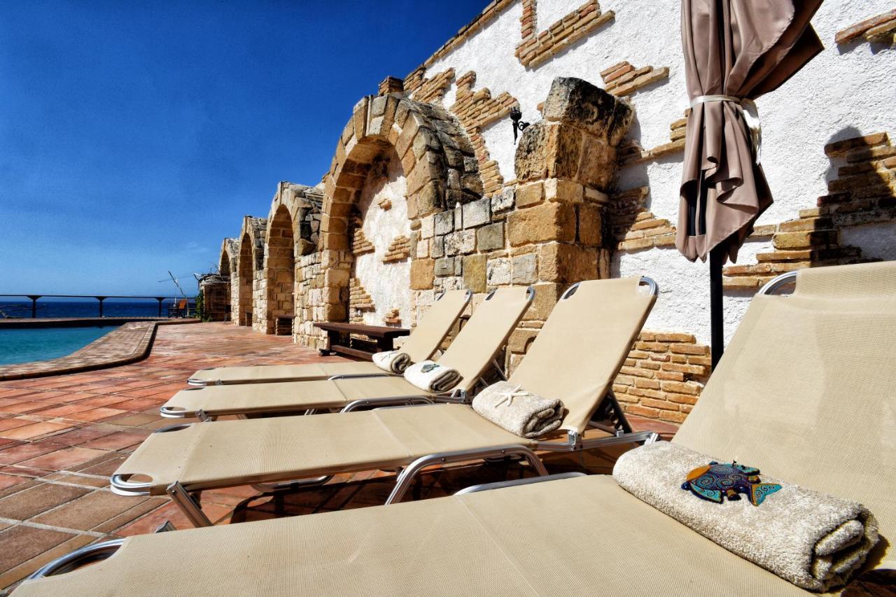 Luxurious Villa By The Sea Posidhonía Exterior foto